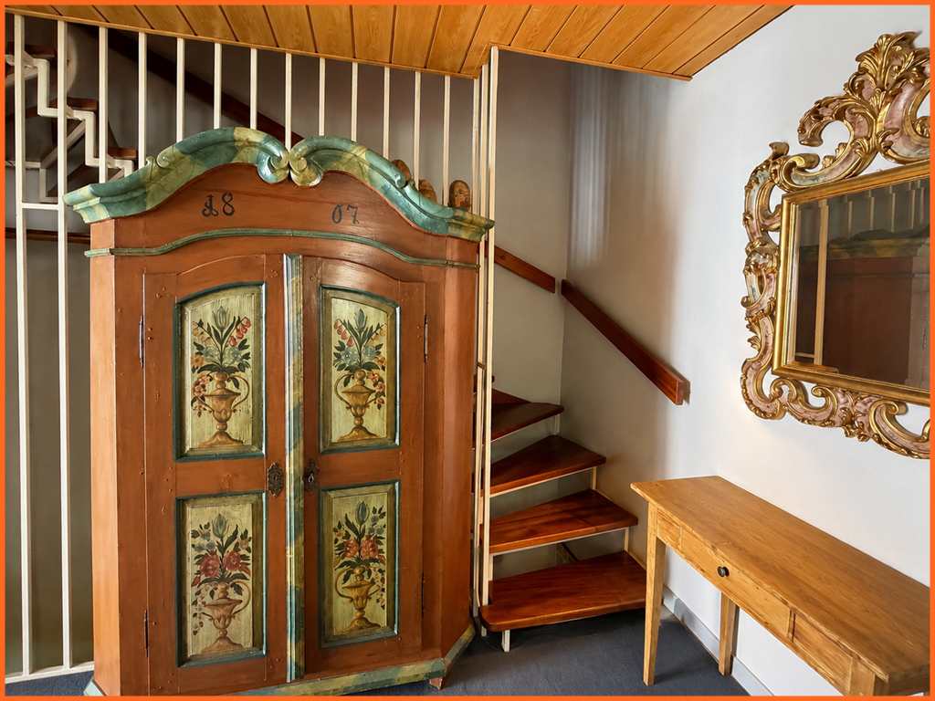 Ein Zuhause mit Charakter, Platz und der Chance, eigene Wohnträume zu verwirklichen! - Treppenhaus (10332)