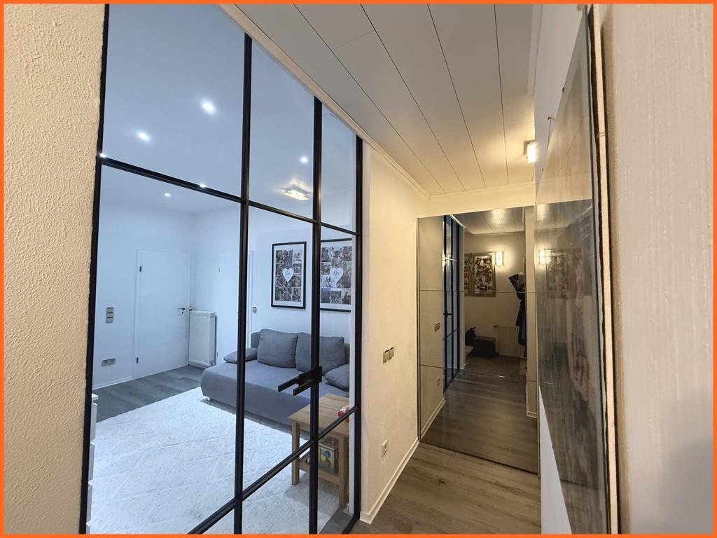 Ein Fall für Zwei: erschwingliches Reiheneckhaus in ruhiger Bad Münsterer Ortslage! - Durchgang (8297)