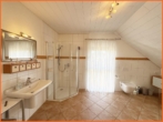 Bad mit Dusche - Freuen Sie sich mit Ihrer Familie auf dieses perfekte Einfamilienhaus