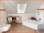 Bad mit Wanne - Freuen Sie sich mit Ihrer Familie auf dieses perfekte Einfamilienhaus