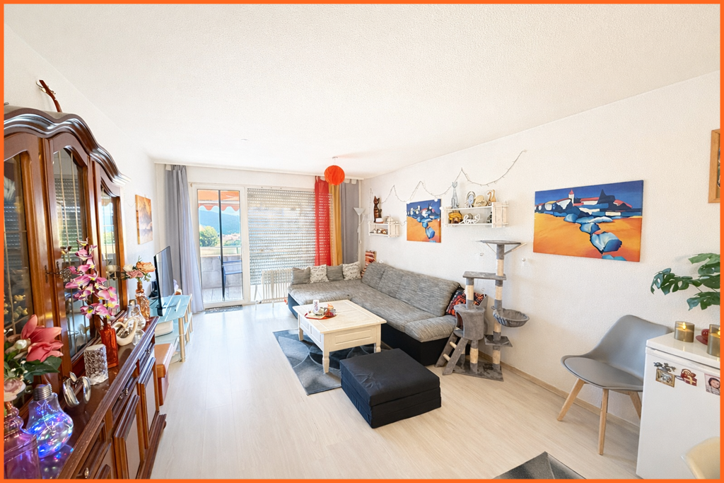 Sehr schön gelegene, dzt. vermietete 4 Zimmer-Wohnung mit Aussichtsbalkon. - Wohnen (8039)