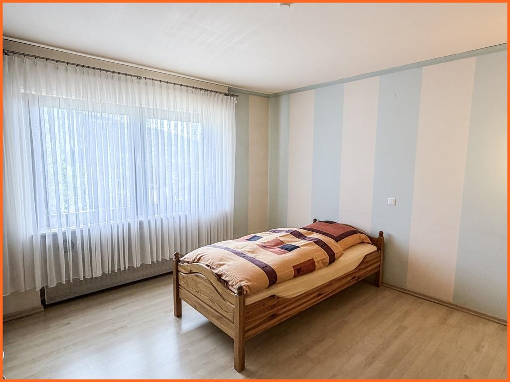 Viel Platz im und ums Haus bietet dieses 200 m² große 1-2 Familienhaus mit fast 3000 m² Grundstück. - Gästezimmer (10373)