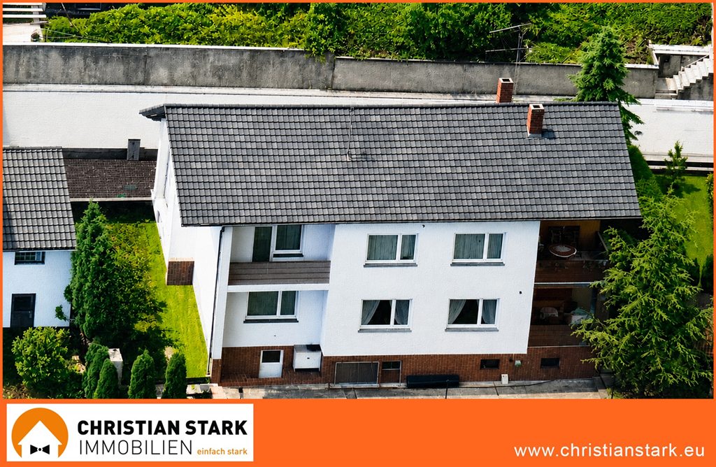 Viel Platz im und ums Haus bietet dieses 200 m² große 1-2 Familienhaus mit fast 3000 m² Grundstück. - Titel (10366)