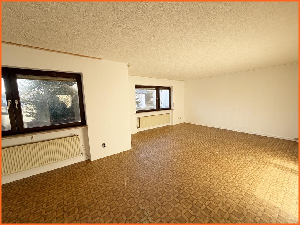 Ruhige Lage Wöllstein: 2 -Familienhaus nach WEG geteilt- steuerlich interessant! - Wohnen 1 OG. (7751)