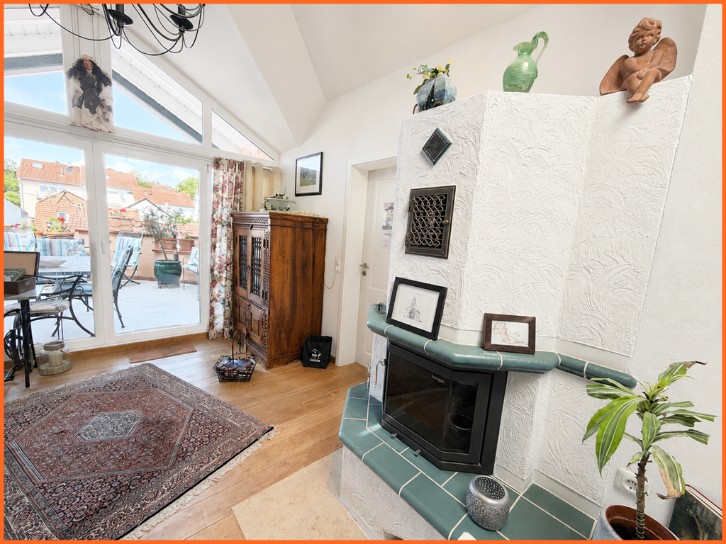 Hier erwartet Sie ein Hauch von südlichen Urlaubsflair: individuell gestaltete 115 m² große Maisonette! - Kamin (9334)