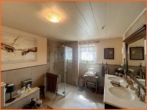 Badezimmer - Hier erwartet Sie ein Hauch von südlichen Urlaubsflair: individuell gestaltete 115 m² große Maisonette!