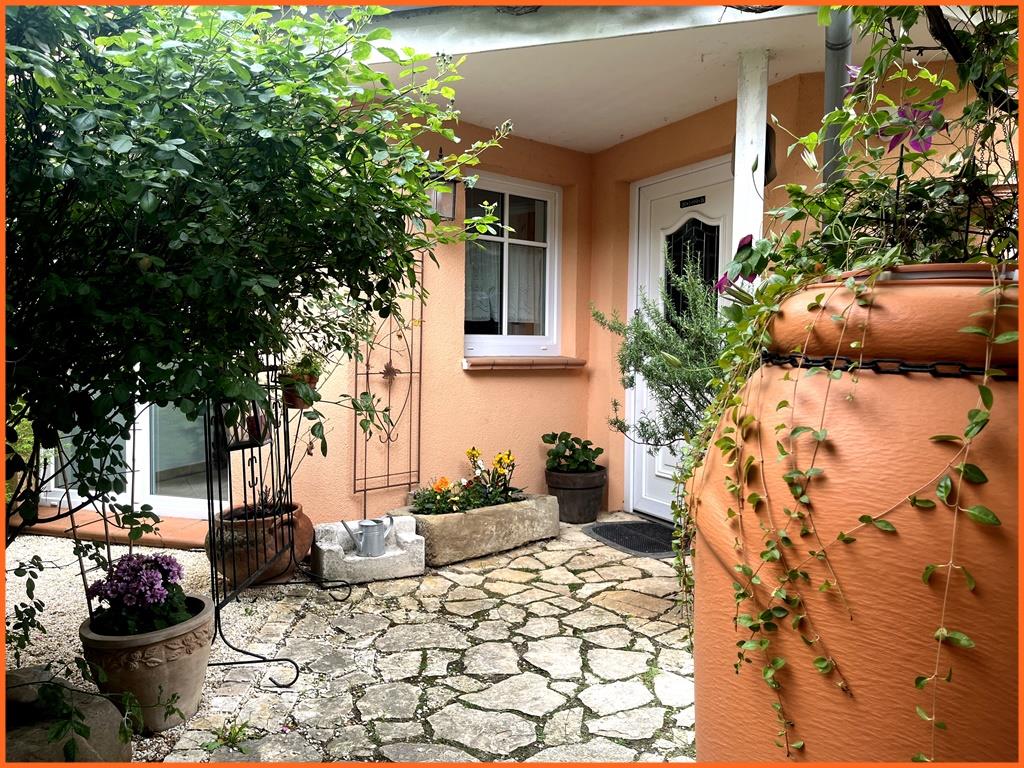 Hier erwartet Sie ein Hauch von südlichen Urlaubsflair: individuell gestaltete 115 m² große Maisonette! - Eingangsbereich (9332)