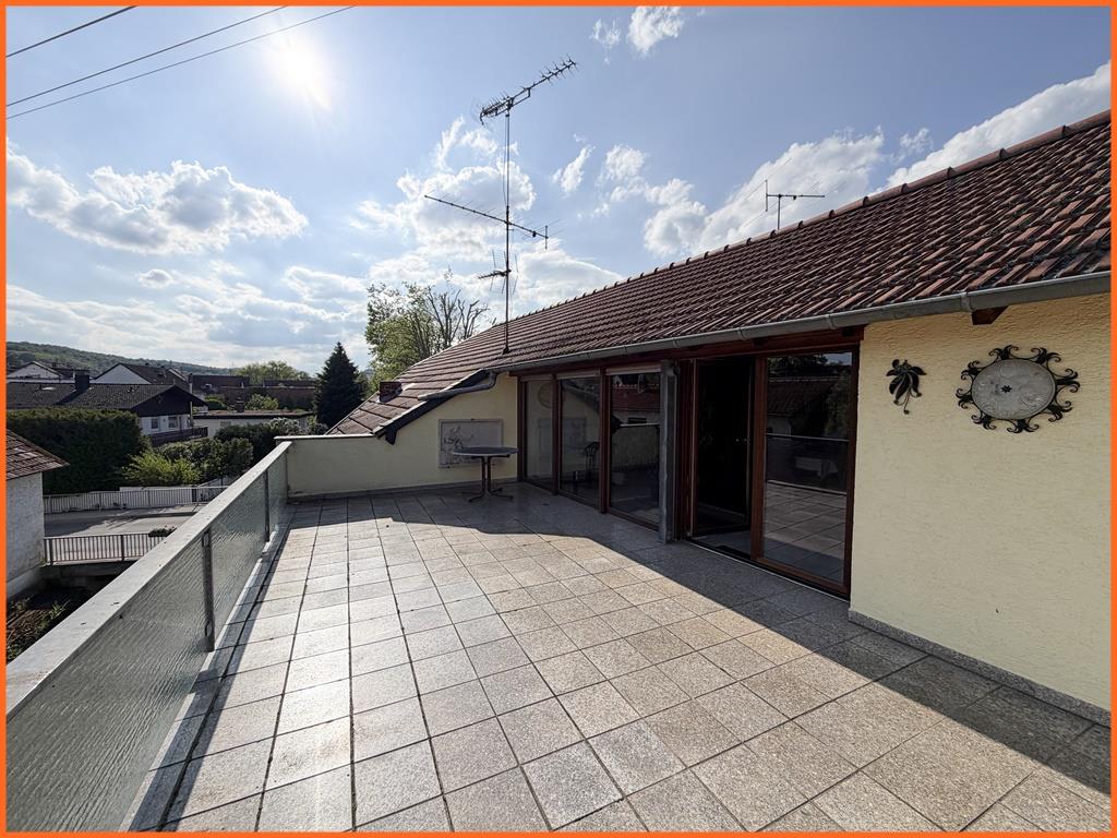 Großes Familienanwesen mit vielfältigen Wohnkonzepten, Scheune für Bastler/kleiner Handwerksbetrieb - Whg 1 Terrasse (9465)