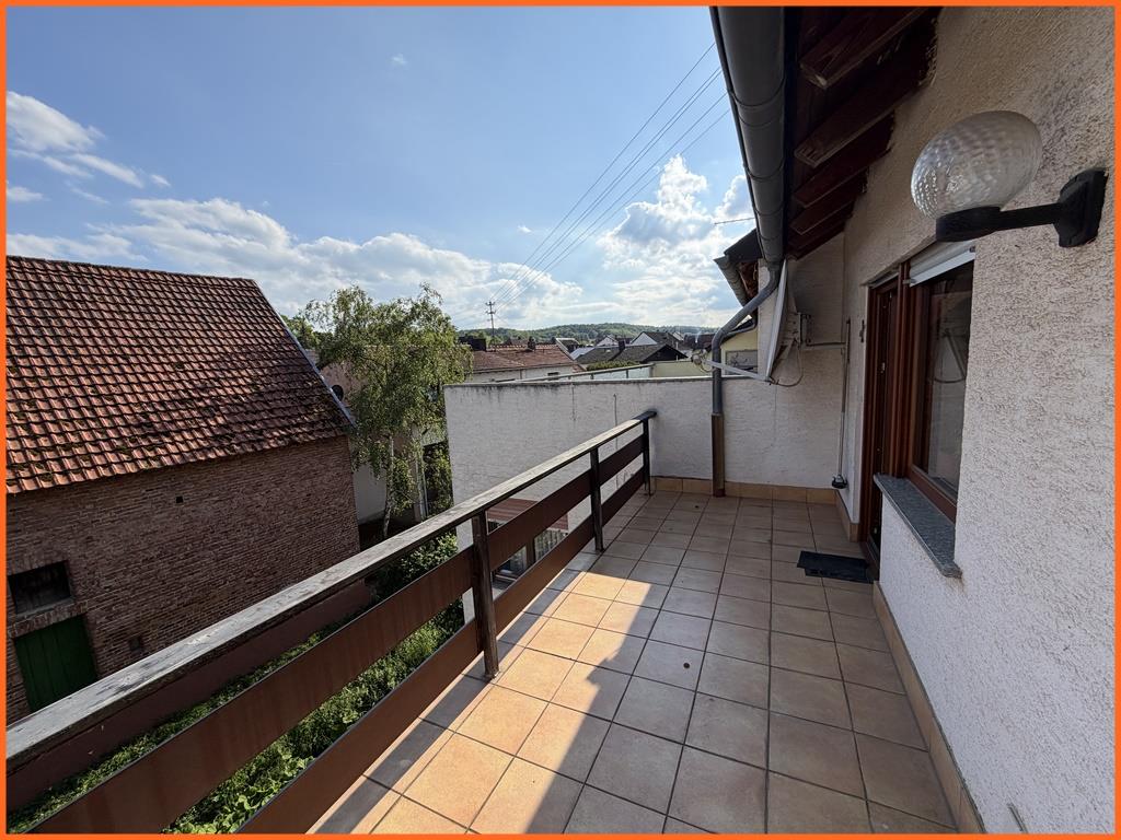 Großes Familienanwesen mit vielfältigen Wohnkonzepten, Scheune für Bastler/kleiner Handwerksbetrieb - Whg 1 Balkon (9468)
