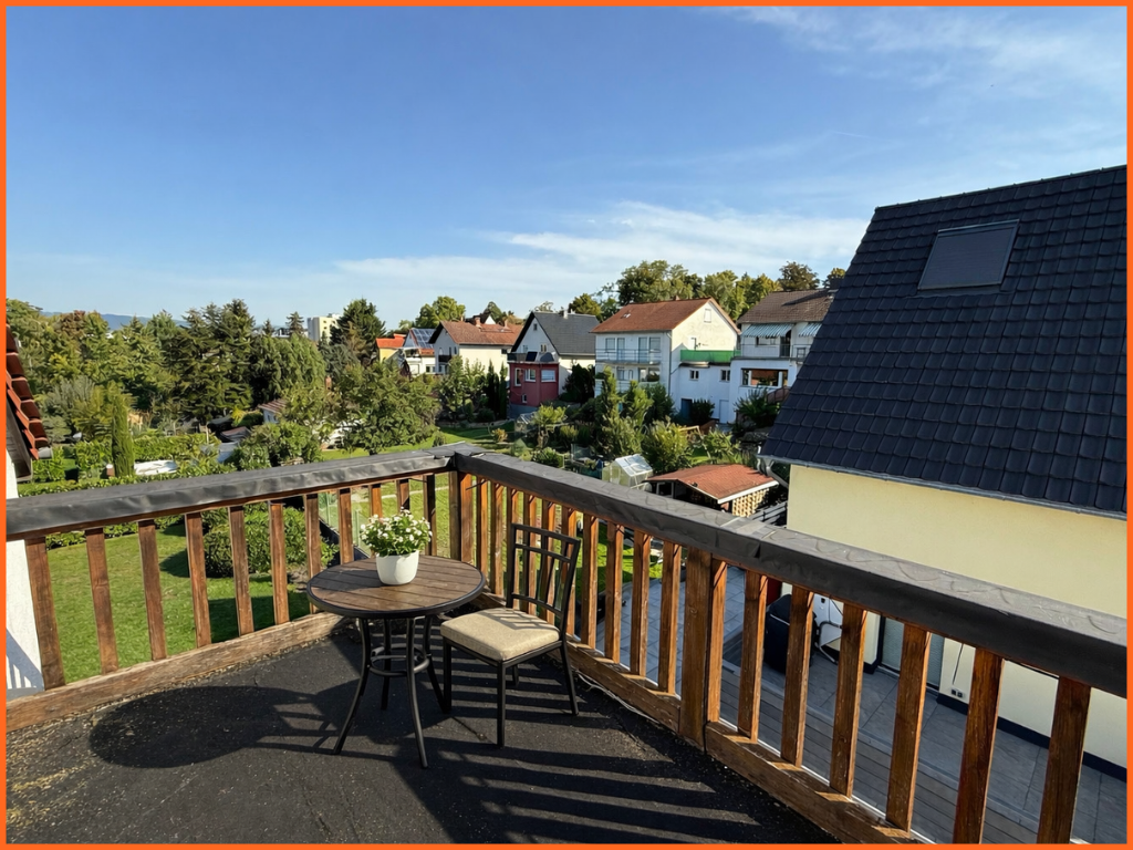 Gemütliche DG-Wohnung in gepflegtem 3-Familienhaus und ruhiger Stadtlage! - großer Balkon (8761)