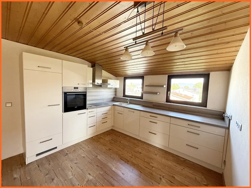 3-Zimmer-Wohnung mit Balkon und Garage in ruhiger Lage, sofort frei! - Küche (10898)