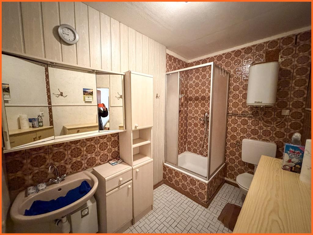 Natur pur: 270 m² Wohnfläche und 2615 m² Grundstück mit eigenem Wald! - Einlieger Bad 2 (8494)